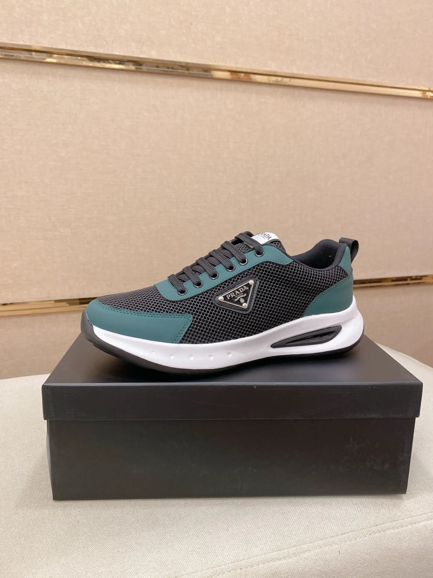 Men's men's shoes💰: 440💰[Prada～Prada] Trendy new styles are on the market. Same style as the official website. Counter quality. Original version. [Strong] [Strong] Imported selected first-layer cowhide. Comfortable and breathable sheepskin lining, fine workmanship, upper layer made of 100% pure cowhide, original last shape, comfortable on the feet, shoe sizes 38 to 44